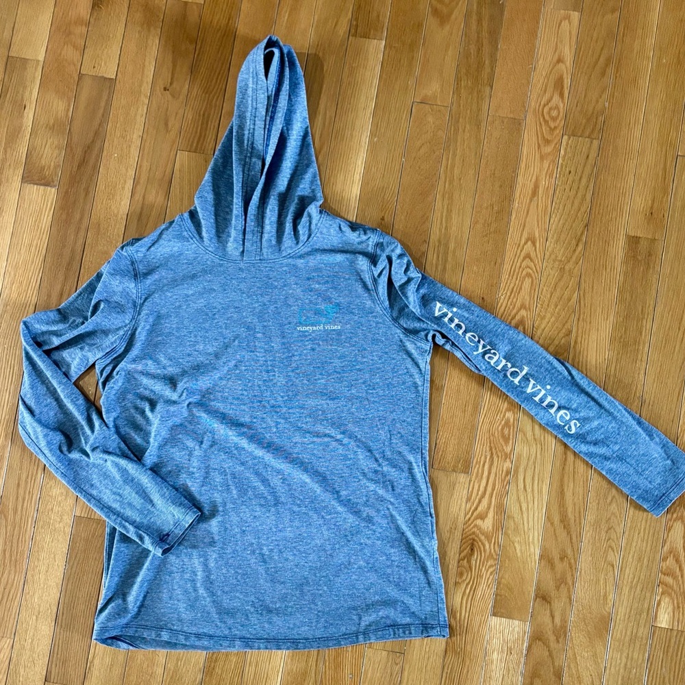Vineyard Vines hooded Tshirt size small